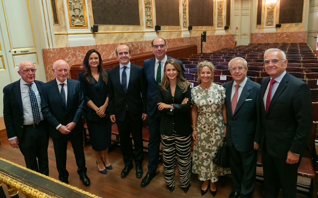 Ocho registradores reciben la Cruz de San Raimundo de Peñafort en reconocimiento a su trayectoria profesional